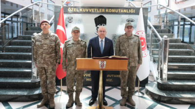 Milli Savunma Bakanı Yaşar Güler, Özel Kuvvetler Komutanlığı'nda inceleme ve