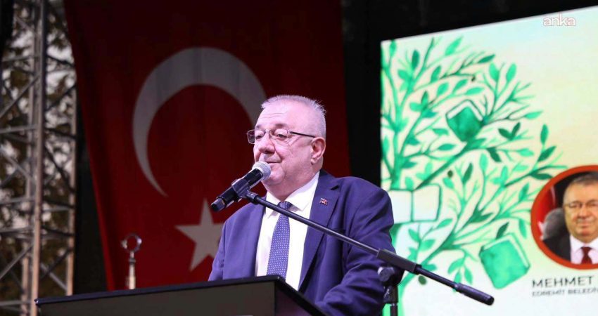 Edremit Belediyesi tarafından “Ölmez Ağacın Gölgesinde Kitap” temasıyla düzenlenen 8’inci Edremit