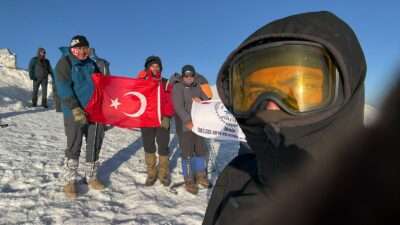 Iğdır Dağcılık ve Bisiklet Spor Kulübü üyelerinden oluşan 10 kişilik