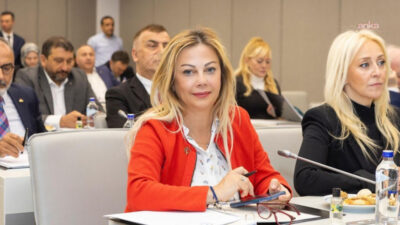 İzmir Gazeteciler Cemiyeti Başkanı Dilek Gappi, “iftira” ve “halkı yanıltıcı