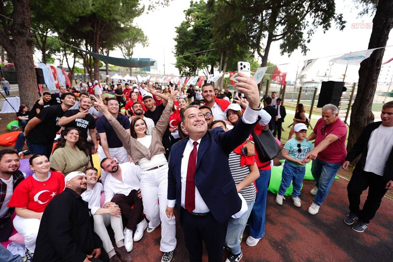 Manisa Büyükşehir Belediyesi, eğitimde fırsat eşitliğini güçlendirmek amacıyla üniversite öğrencilerine