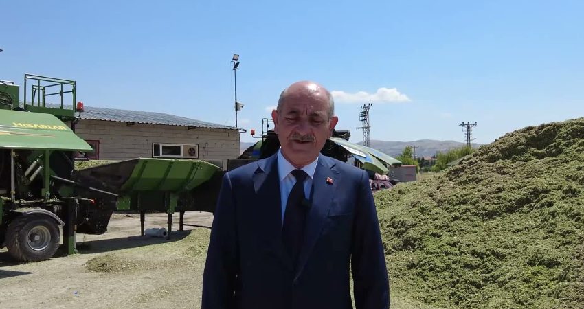 ABB ile Kalecik Belediyesi’nin projesi ile üreticilerden alınan mısır silajları, hayvan yetiştiricilerine dağıtılacak Ankara Büyükşehir Belediyesi ile Kalecik Belediyesi’nin birlikte hayata geçirdiği ortak