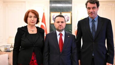 Adalet Bakanı Akın Gürlek, katledilen gazeteci-yazar Uğur Mumcu’nun ailesini kabul