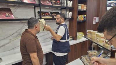 Ticaret Bakanlığı, Adana'nın Yüreğir ilçesinde açıkta satılan ürünlerde kutu darasının