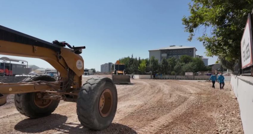 Adıyaman Belediyesi, yeni eğitim-öğretim yılı öncesinde okul çevrelerinde ulaşım güvenliğini