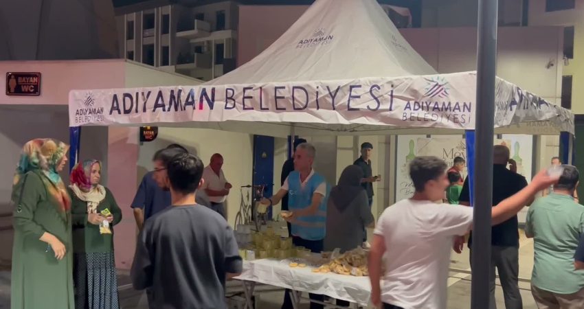 Adıyaman Belediyesi’nden Mevlid Kandili’ne özel ikram Adıyaman Belediyesi, Mevlid Kandili dolayısıyla kent genelindeki camilerde vatandaşlara kandil