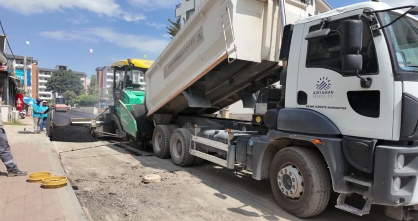 Adıyaman Belediyesi Fen İşleri Müdürlüğü ekipleri, yeni akademik yıl öncesinde