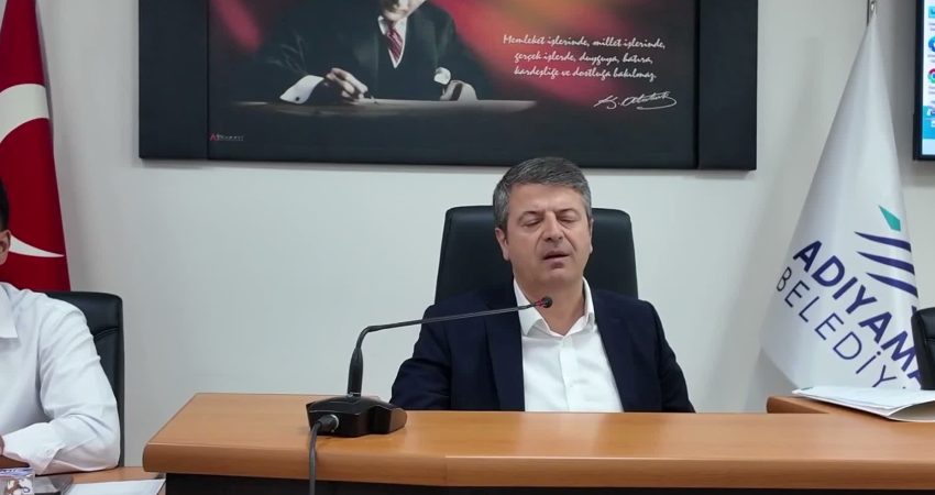 Adıyaman Belediyesi, YKS'de başarı göstererek üniversiteye yerleşen öğrencilere nakdi eğitim