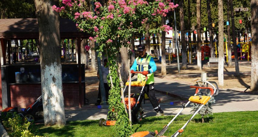 Adıyaman Belediyesi Park ve Bahçeler Müdürlüğü ekipleri, yeşil alanların korunması amacıyla