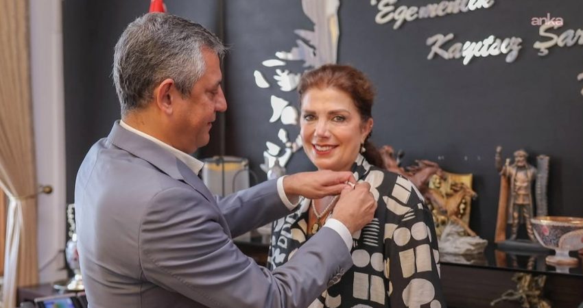 Ahmet Taner Kışlalı’nın eşi Nilüfer Kışlalı YENİ Parti’ye katıldı Suikast sonucu öldürülen eski Kültür Bakanı Ahmet Taner Kışlalı'nın eşi