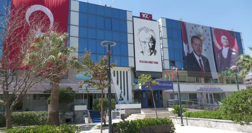 AK Parti Genel Sekreteri Eyyüp Kadir İnan, Menderes’teki belediye başkan