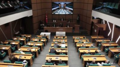 Geçtiğimiz cuma akşamı tutuklanarak görevden uzaklaştırılan Üsküdar Belediye Başkanı Sinem