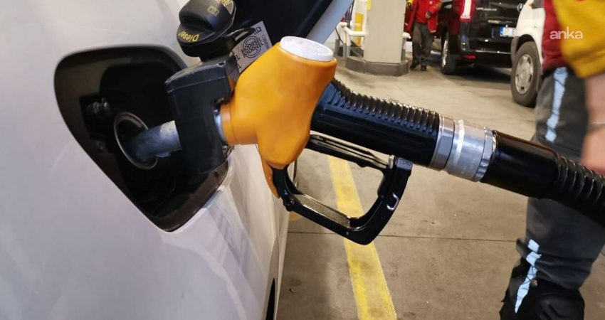 Akaryakıtta zam dalgası devam ediyor. Bu gece yarısı benzine 2