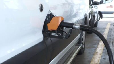 Akaryakıtta baş döndüren hafta… Aynı gün motorine 9,25 TL indirim, ardından 8,89 TL zam Akaryakıtta, milyonlarca araba sahibini şaşkına çeviren, baş döndürücü bir hafta