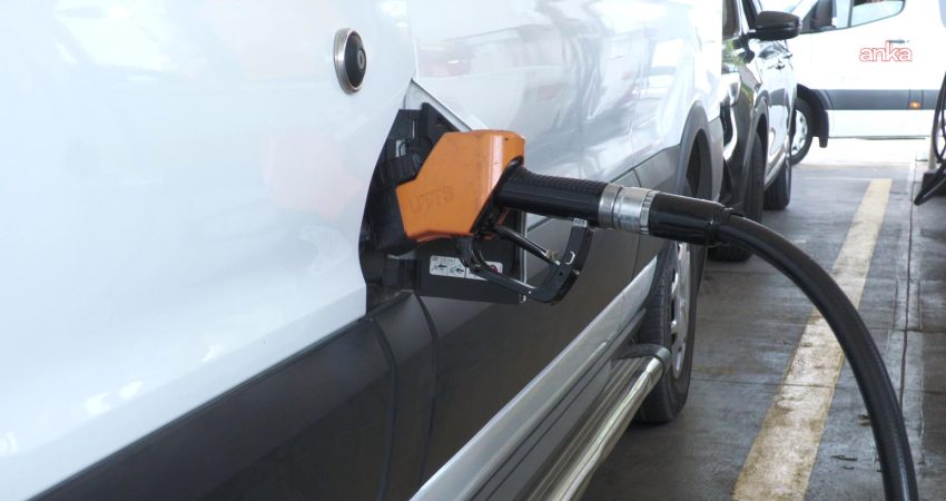Akaryakıtta baş döndüren hafta… Aynı gün motorine 9,25 TL indirim, ardından 8,89 TL zam Akaryakıtta, milyonlarca araba sahibini şaşkına çeviren, baş döndürücü bir hafta