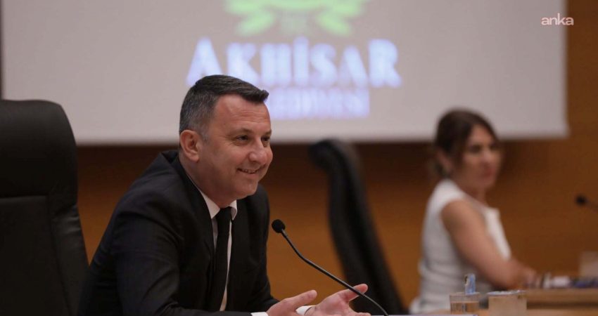 Akhisar Belediye Başkanı Ekrem Kayserili, "Demokrasiyi, adaleti ve halkın iradesini