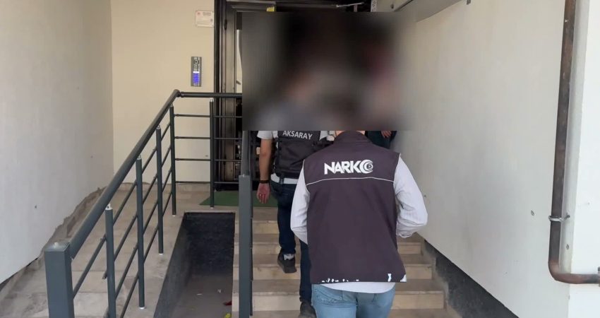 Aksaray’da uyuşturucuyu yutarak midelerinde gizleyen şüphelilere yönelik iki operasyonda toplam