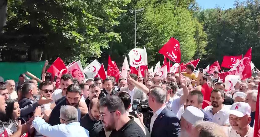 Saadet Partisi Genel Başkanı Mahmut Arıkan, "transfer" ve "operasyonlar" üzerinden