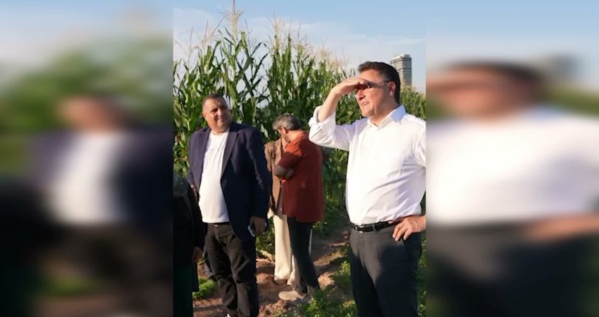 DEVA Partisi Genel Başkanı Ali Babacan, Ankara’da ziyaret ettiği çiftçinin