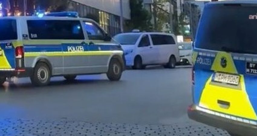 Almanya’da bir okula düzenlenen saldırıda biri öğrenci 2 kişi öldü Almanya’nın Brandenburg eyaletinde bir okulda düzenlenen saldırıda 2 kişi hayatını