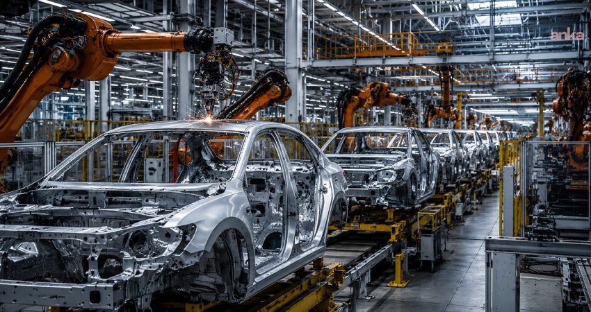 Almanya’da otomotiv sektöründeki işten çıkarmalar ve fabrika kapanmalarına tepki gösteren