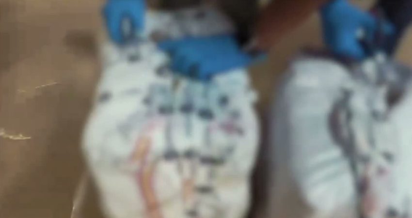 Ankara’da kargo merkezinde 109 kilo 300 gram eroin ele geçirildi İçişleri Bakanlığı, Van’dan İstanbul’a kargo yoluyla gönderilmek istendiği belirtilen 109