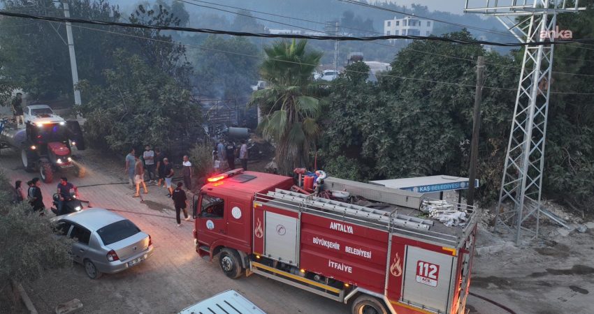 Antalya Büyükşehir Belediyesi itfaiye ekipleri, Muğla’nın Seydikemer ilçesinde başlayan ve