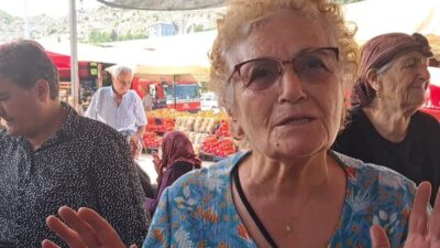 Artvin'in Ardanuç ilçesinde halk pazarında alışveriş yapan yurttaşlar, artan hayat