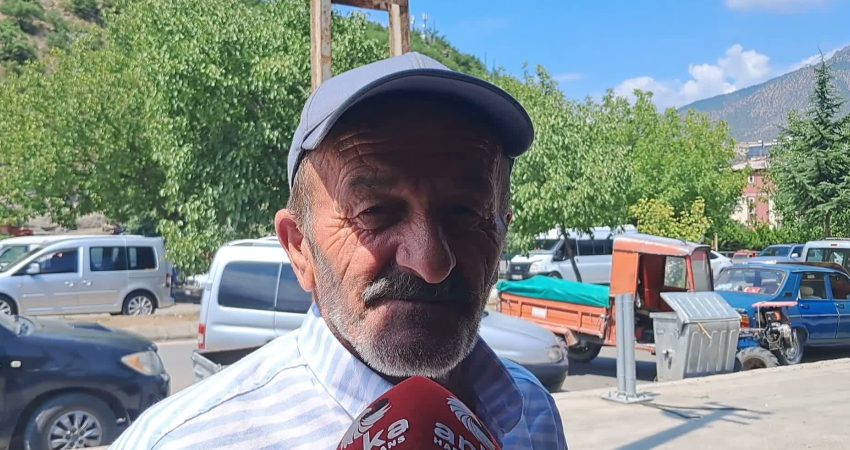Ardanuç halk pazarında emekliler, artan fiyatlar karşısında alım güçlerinin her geçen