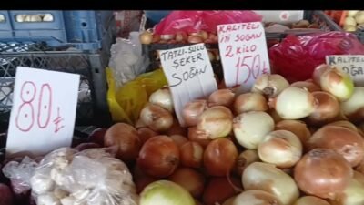 Aydın’ın Karacasu pazarında patates soğan satan Ali Küçükebeoğlu, geçen yıl fazla