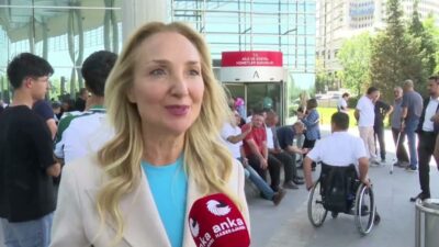 Eski CHP Ankara Milletvekili Aylin Nazlıaka, Aile ve Sosyal Hizmetler Bakanı Mahinur