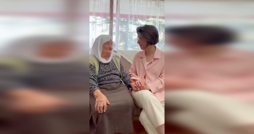 Aylin Yaman’dan YENİ Parti’nin 101 yaşındaki üyesi Sediye Özdemir’e ziyaret YENİ Parti Genel Başkan Yardımcısı Aylin Yaman, YENİ Parti’nin 101