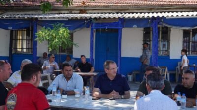 Ayvalık Belediye Başkanı Mesut Ergin, yangından etkilenen Çamoba, Tıfıllar ve