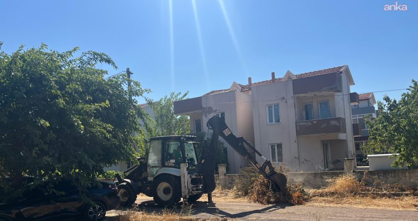 Ayvalık Belediyesi, ilçe genelinde temizlik çalışmalarını sürdürüyor. Belediyeye bağlı üç müdürlüğün