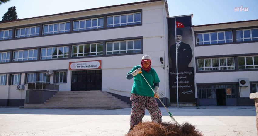 Ayvalık Belediyesi, okulları yeni eğitim-öğretim yılına hazırlıyor Ayvalık Belediyesi Park ve Bahçeler Müdürlüğü ekipleri, 14 Eylül 2026