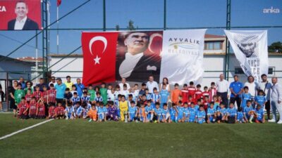 Ayvalık Belediyesi ile Atatürkçü Düşünce Derneği iş birliğinde düzenlenen 30