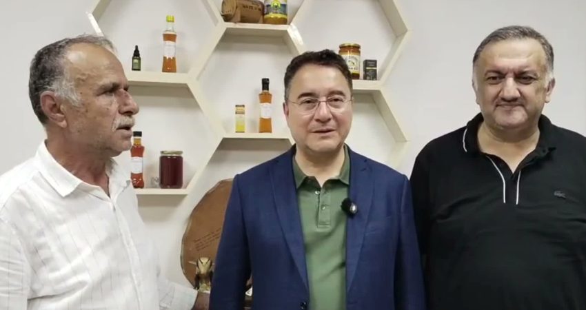 Babacan Artvin’de arıcıların sorunlarını gündeme taşıdı: “Üreticiler devleti yanlarında hissetmeli” DEVA Partisi Genel Başkanı Ali Babacan, arıcılığın emek isteyen ve