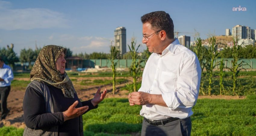 DEVA Partisi Genel Başkanı Ali Babacan, Yenimahalle Serhat Mahallesi’nde sebze