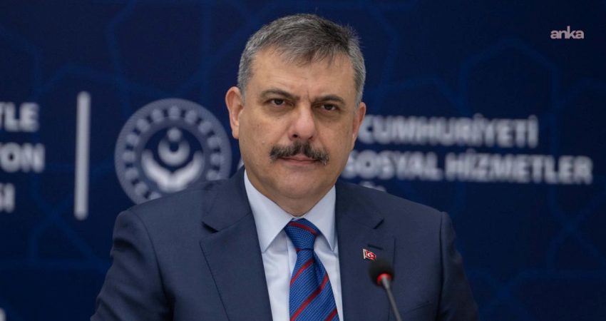 Bakan Çiftçi: “Diyarbakır’da terör örgütü mensuplarının posterlerini asarak provokasyon peşinde koşan 4 şahıs gözaltına alındı” İçişleri Bakanı Mustafa Çiftçi, Diyarbakır’da bazı ara sokaklara terör örgütü