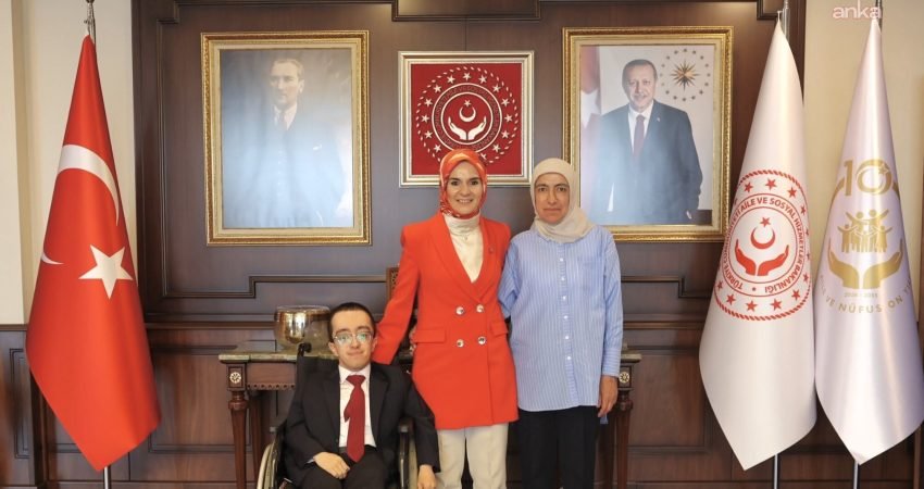 Aile ve Sosyal Hizmetler Bakanı Mahinur Özdemir Göktaş, doğuştan cam