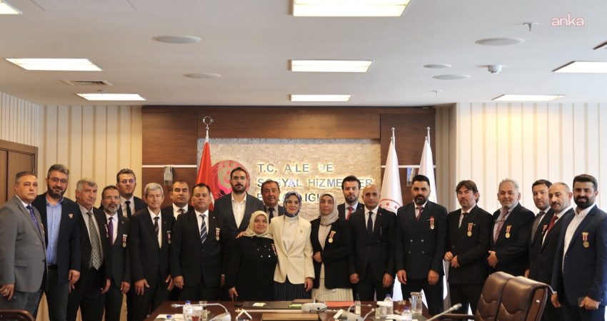 Bakan Göktaş: “Şehitlerimizin ailelerini gözetmeye devam edeceğiz” Aile ve Sosyal Hizmetler Bakanı Mahinur Özdemir Göktaş, Vatan Gazileri