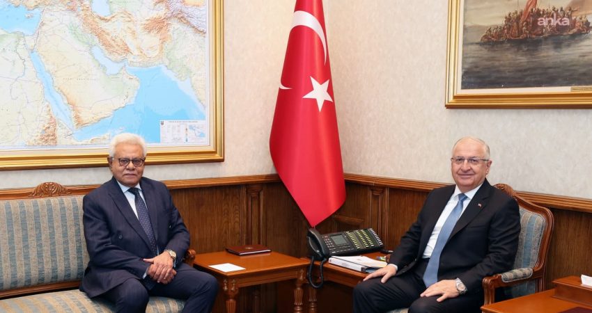 Bakan Güler, Pakistan’ın Ankara Büyükelçisi Cüneyd’i kabul etti Milli Savunma Bakanı Yaşar Güler, Pakistan'ın Ankara Büyükelçisi Yusuf Cüneyd