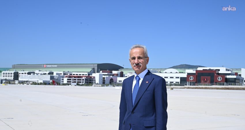 Bakan Uraloğlu: “İHA Kayıt Sistemi’nde kayıtlı İHA sayısı 94 bin 230’a ulaştı” Ulaştırma ve Altyapı Bakanı Abdulkadir Uraloğlu, İnsansız Hava Aracı (İHA)