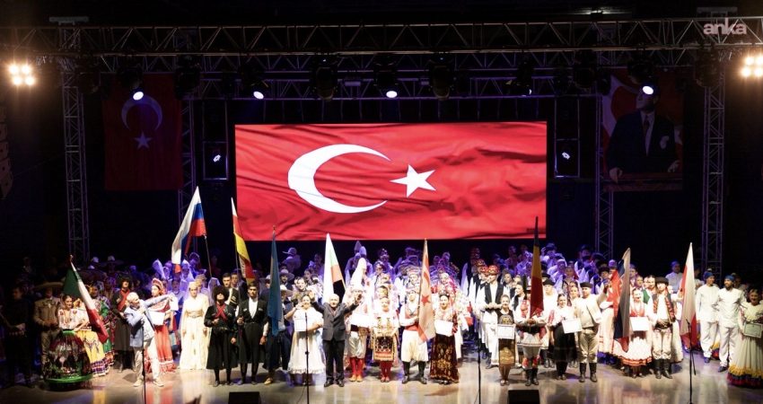 Balçova’da 30 Ağustos Zafer Bayramı “Halk Dansları Festivali” ile kutlandı Balçova’da 30 Ağustos Zafer Bayramı’nın 104. yıl dönümü, 16. Uluslararası