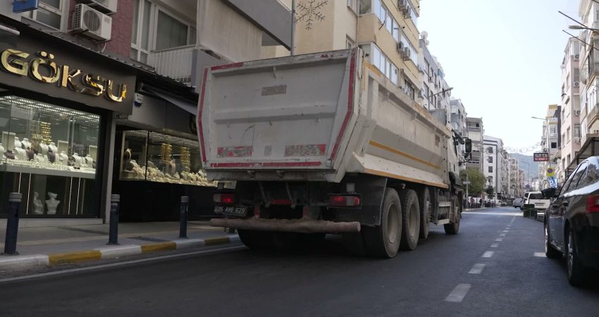 İzmir Büyükşehir Belediyesi, Balçova’nın ulaşım yükünü taşıyan Ata Caddesi, Vali
