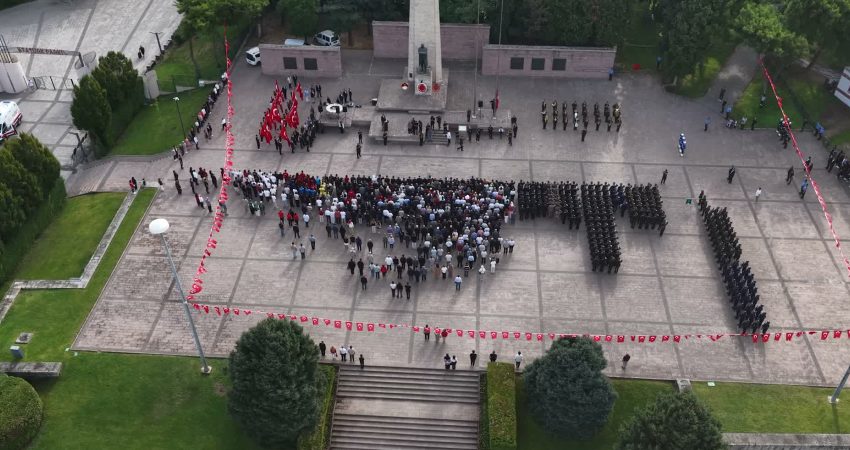 Balıkesir’de 30 Ağustos Zafer Bayramı, binlerce vatandaşın katıldığı "Zafer Yürüyüşü"