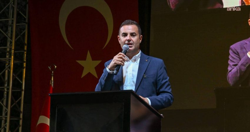 Balıkesir Büyükşehir Belediye Başkanı Ahmet Akın, 8’inci Edremit Kitap Fuarı’nın açılışında