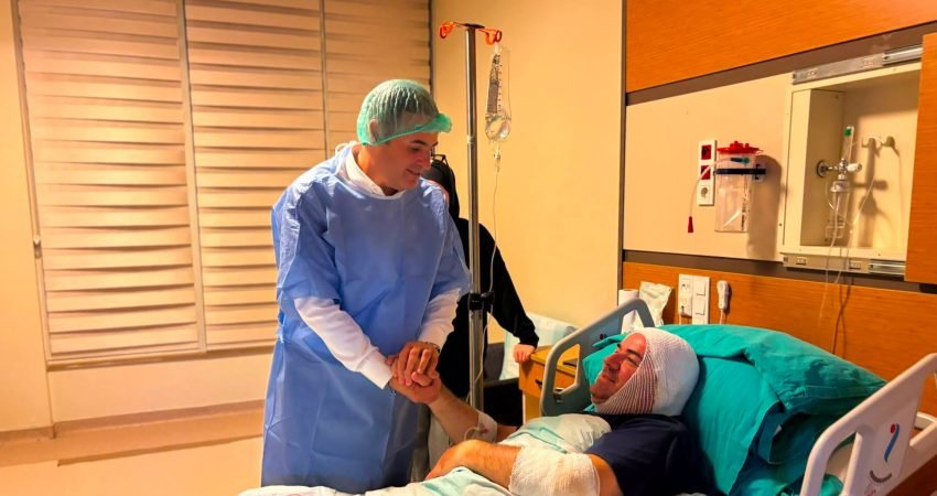 Balıkesir Büyükşehir Belediye Başkanı Ahmet Akın, bölgede çıkan yangında yaralanan