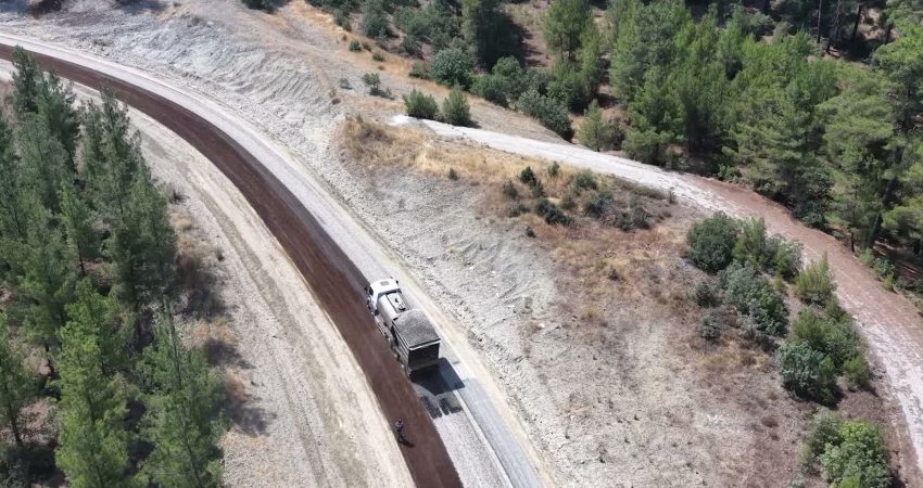 Balıkesir Büyükşehir Belediyesi’nin 20 ilçede sürdürdüğü asfalt seferberliği kapsamında Dursunbey