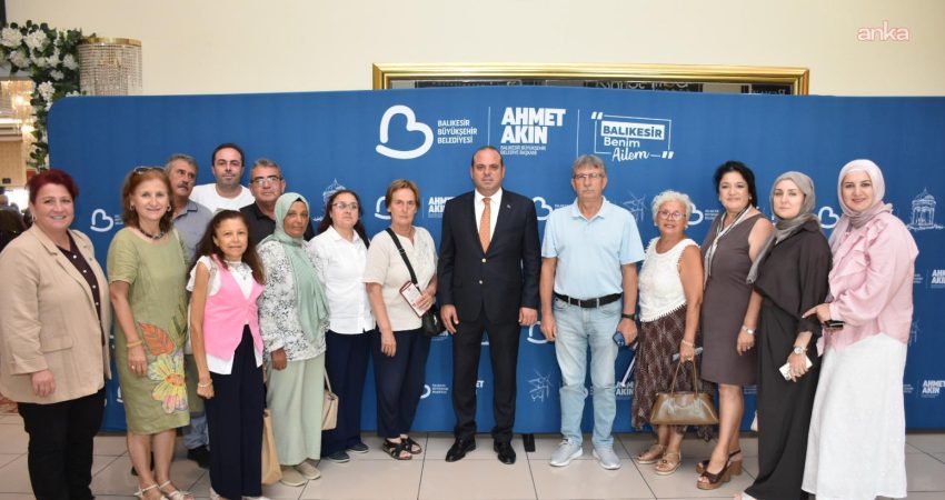 Balıkesir Büyükşehir Belediyesi’nden muhtarlara hizmet ve afet farkındalığı bilgilendirmesi Balıkesir Büyükşehir Belediyesi, kent genelinde vatandaş odaklı hizmet kalitesini artırmak